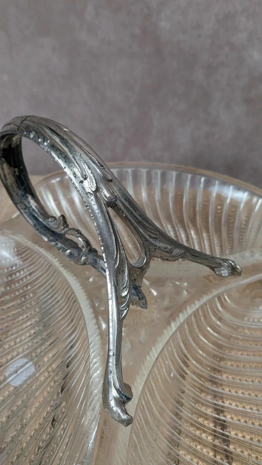 Grote vintage glazen bediende met verzilverde metalen handgreep – photo 2